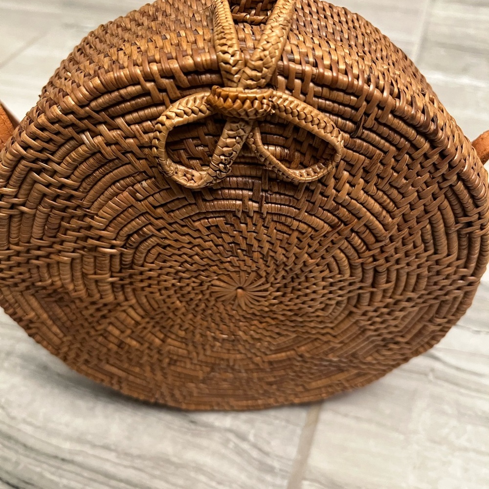 ROUND‎ RATTAN BAG (MEDIUM) - Picture 4 of 6